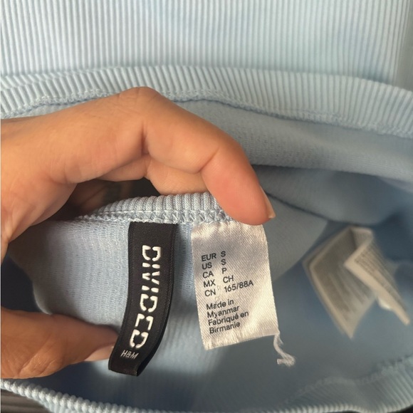 ‼️Price Drop‼️End of Summer Sale‼️ H&M Light Blue Ribbed Halter Crop Top S - Picture 2 of 5